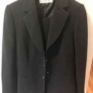 EUC Tahari Black Womens Business Suit Size 6